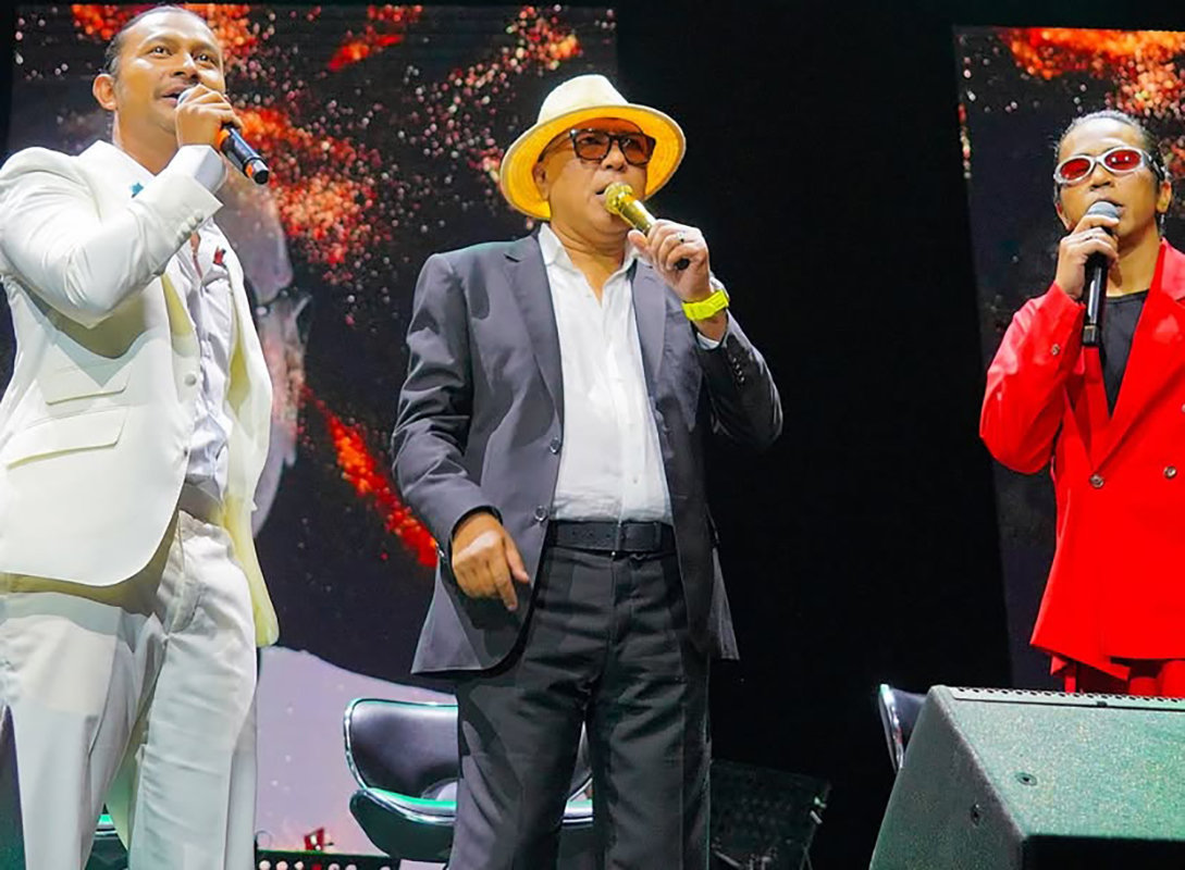Tiga Vokalis Mantap Memukau Penonton di Konsert Hitam Manis