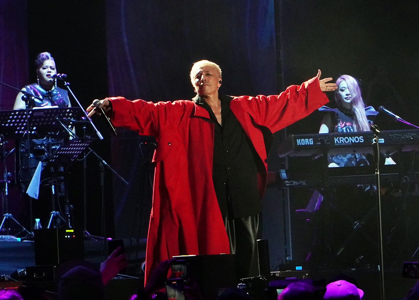 Amy Search Tunjuk Magisnya di Konsert Solo Pertama