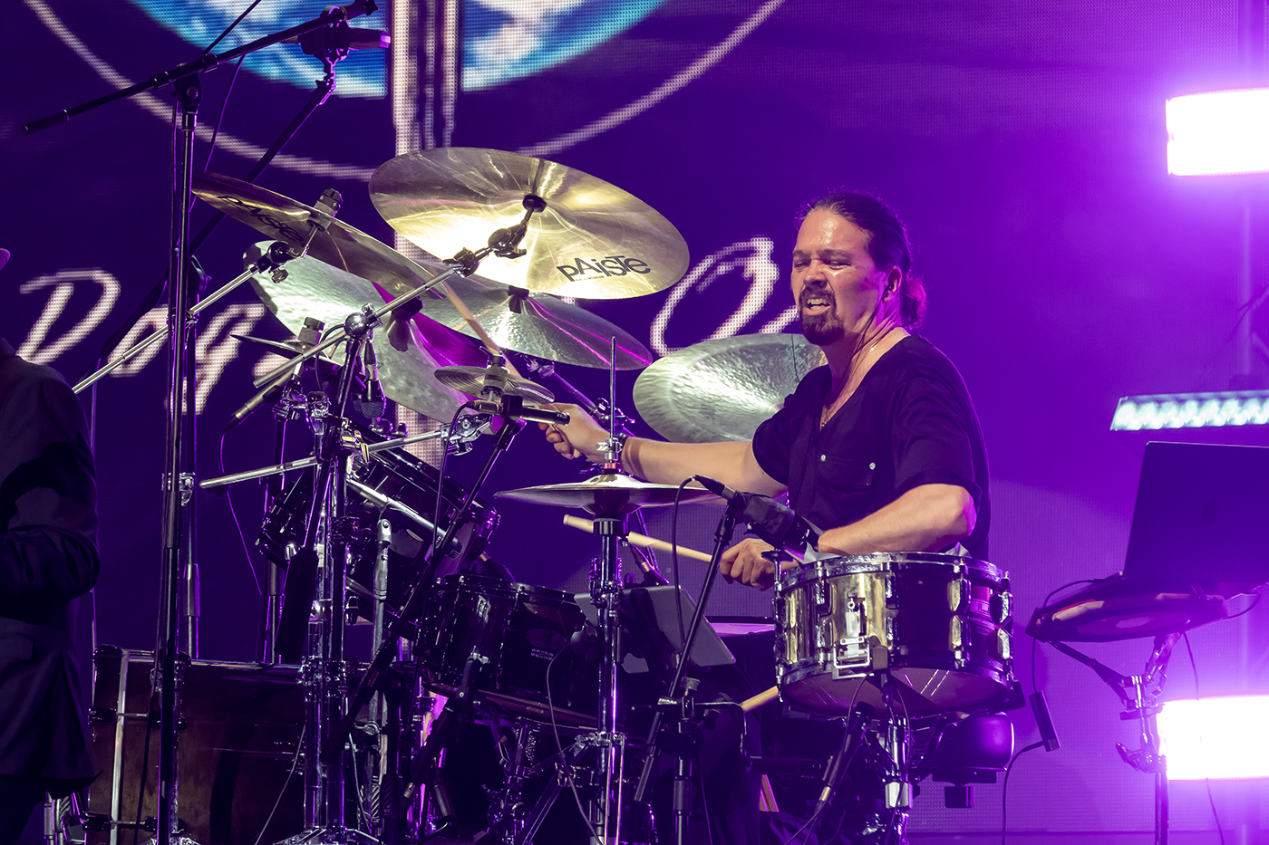 Toto Gegarkan Arena of Stars dengan Persembahan Bertenaga dalam Dogz of Oz Tour