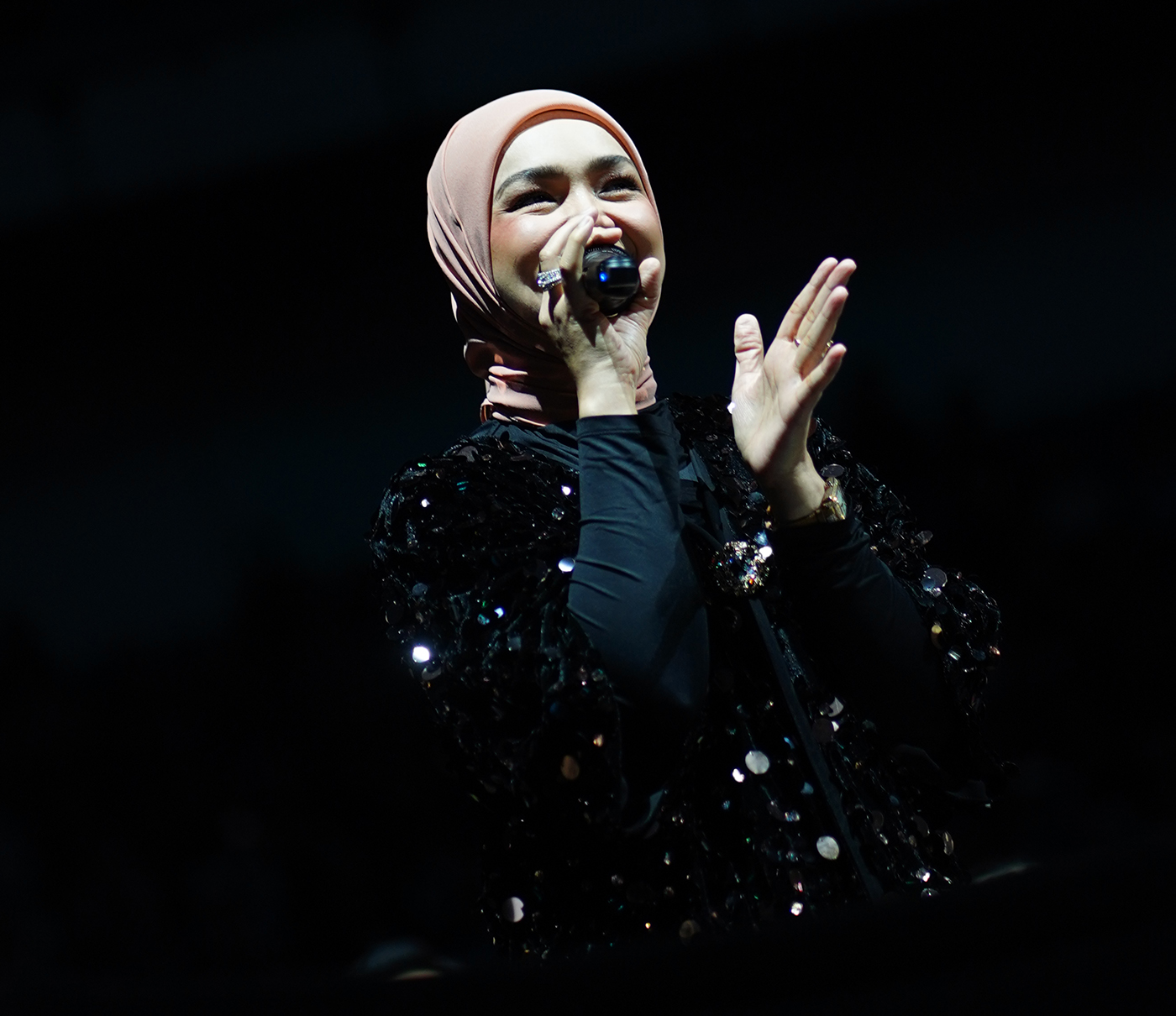 Rossa Gamatkan Axiata Arena dengan Konsert 'Here I Am'