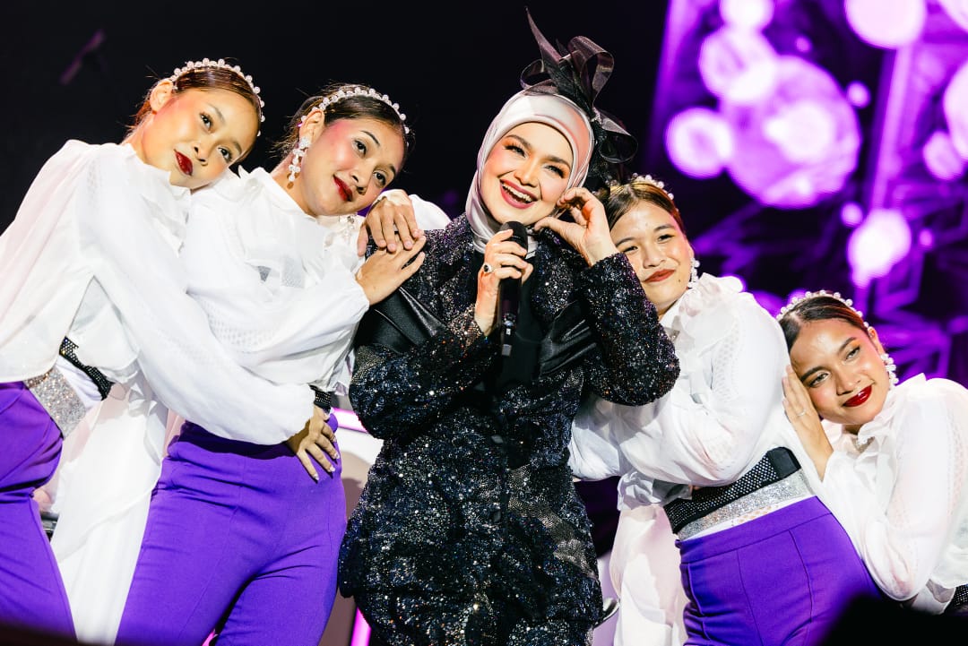 Violet Skies: Dato’ Sri Siti Nurhaliza Tunaikan Lagu Permintaan Peminat
