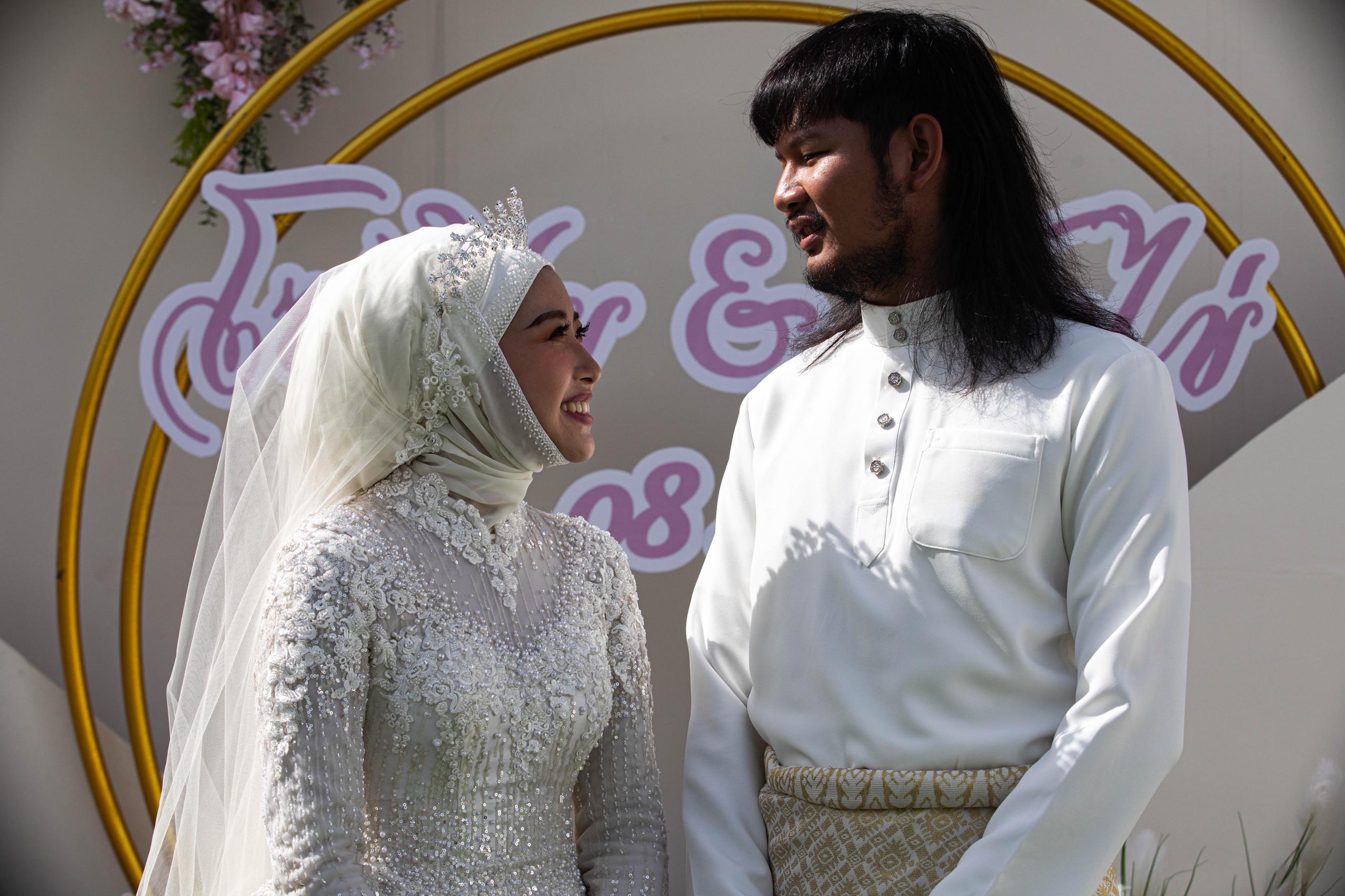 Ulasan: Isan Nikah Komedi Cinta Dua Dunia