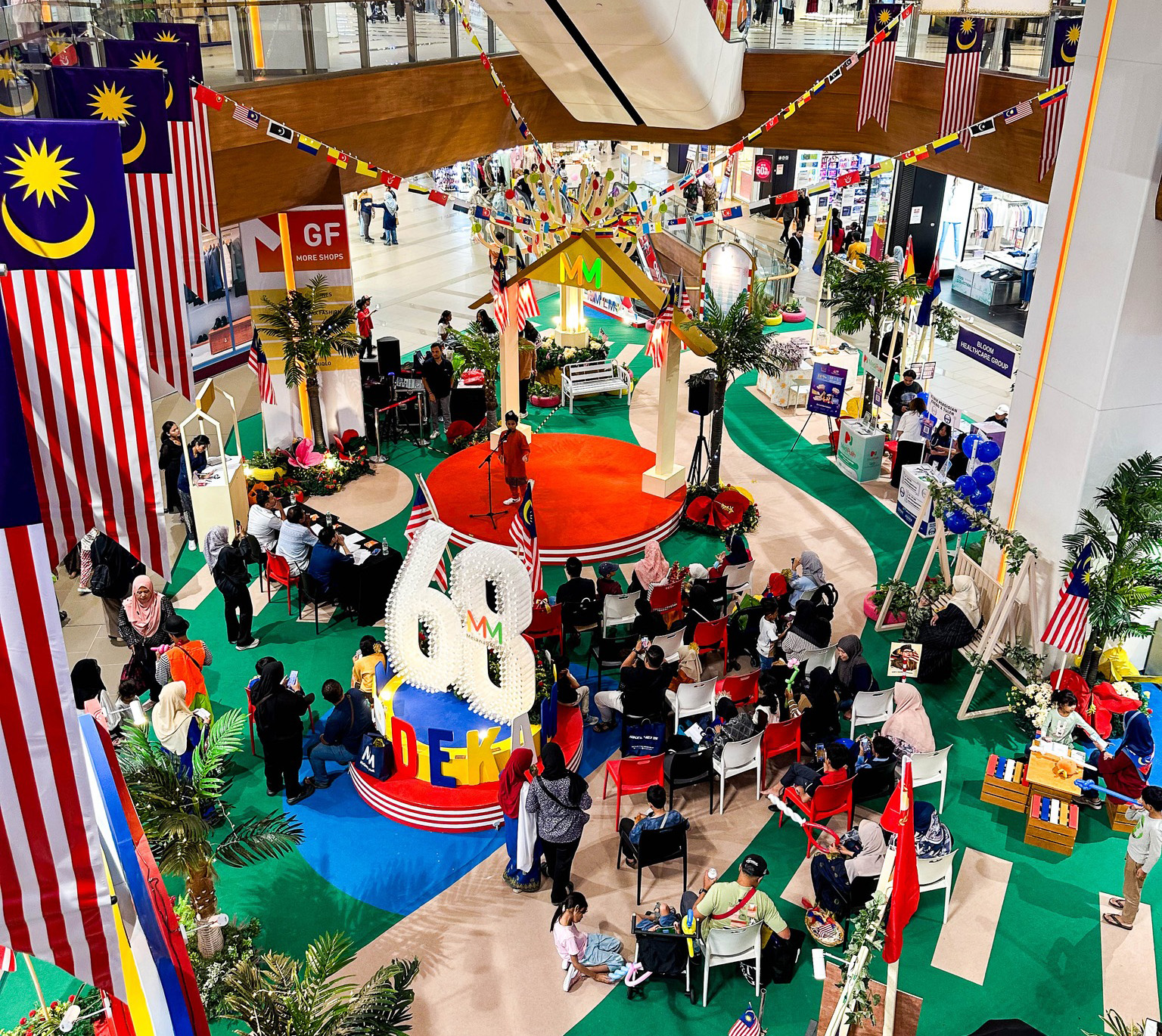 Hijau, Ilmu & Perpaduan: Melawati Mall Warna-Warnikan Merdeka Ke-68