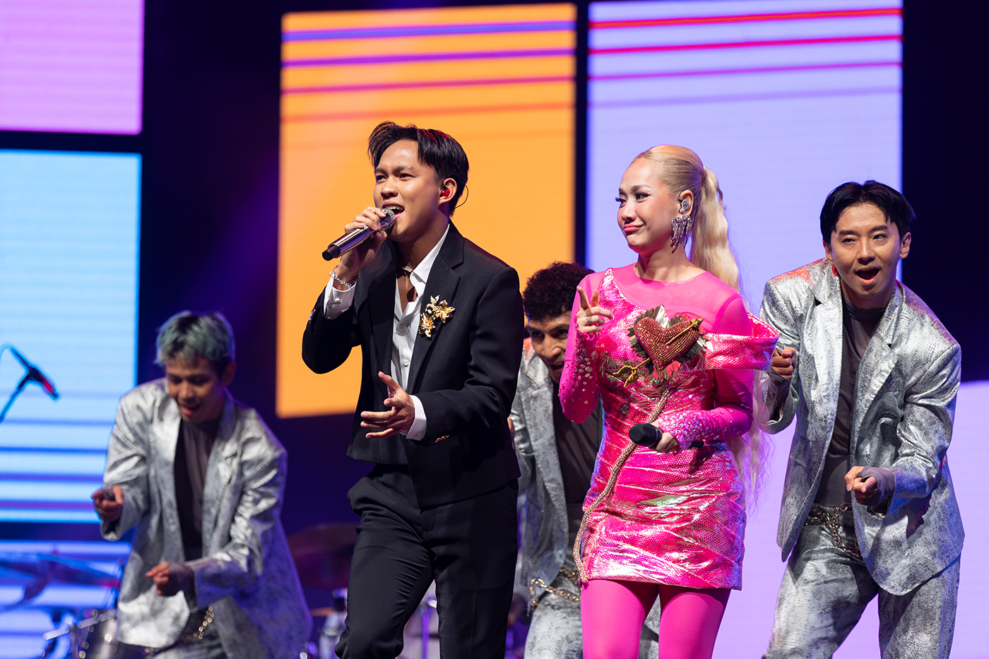 BCL Sarat Emosi & Kejutan dalam Konsert Eternal Love Timeless Romance