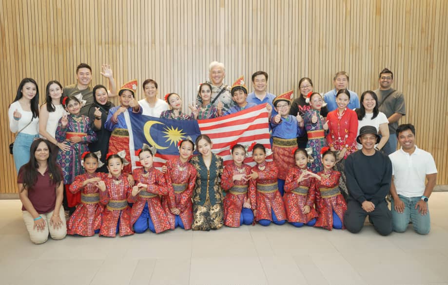 Vocal Pizzest dan Mawar Mikaila Harumkan Nama Malaysia Di African Asia Pacific Choir Games 2025 Vocal Pizzest dan Mawar Mikaila Harumkan Nama Malaysia Di African Asia Pacific Choir Games 2025