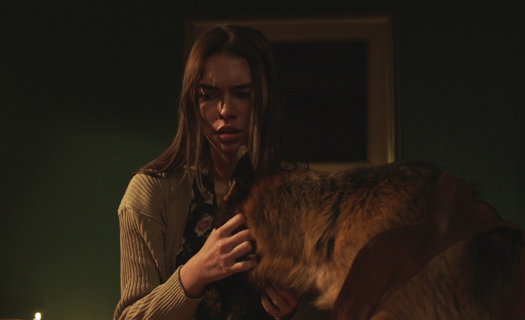 Ajeng Fauziah dan Aurelia Lourdes Bintangi Menjelang Magrib 2: Wanita Yang Dirantai