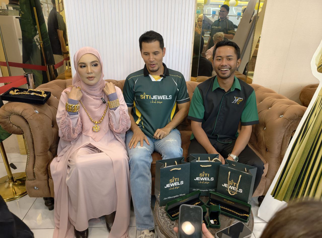 Siti Jewels Lancar Cawangan Kelima di Gelang Patah, Dato’ Aliff Syukri Saran Anak Muda Simpan Emas Mampu Milik