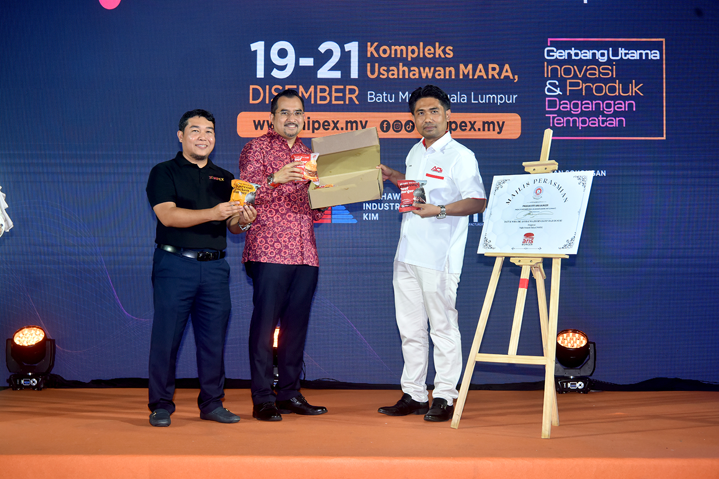 Aris Burger Lancar Burger RTE Halal Tempatan