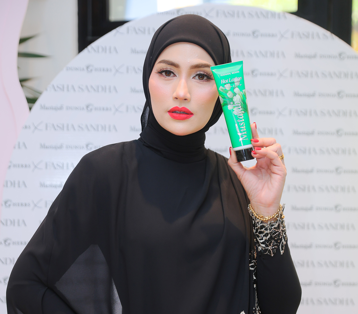 Dunia Herbs Pilih Fasha Sandha Sebagai Wajah Baharu