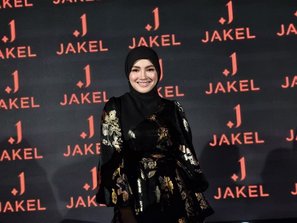 Fazura Reka Sendiri 51 Koleksi Eksklusif FAZURA X JAKEL