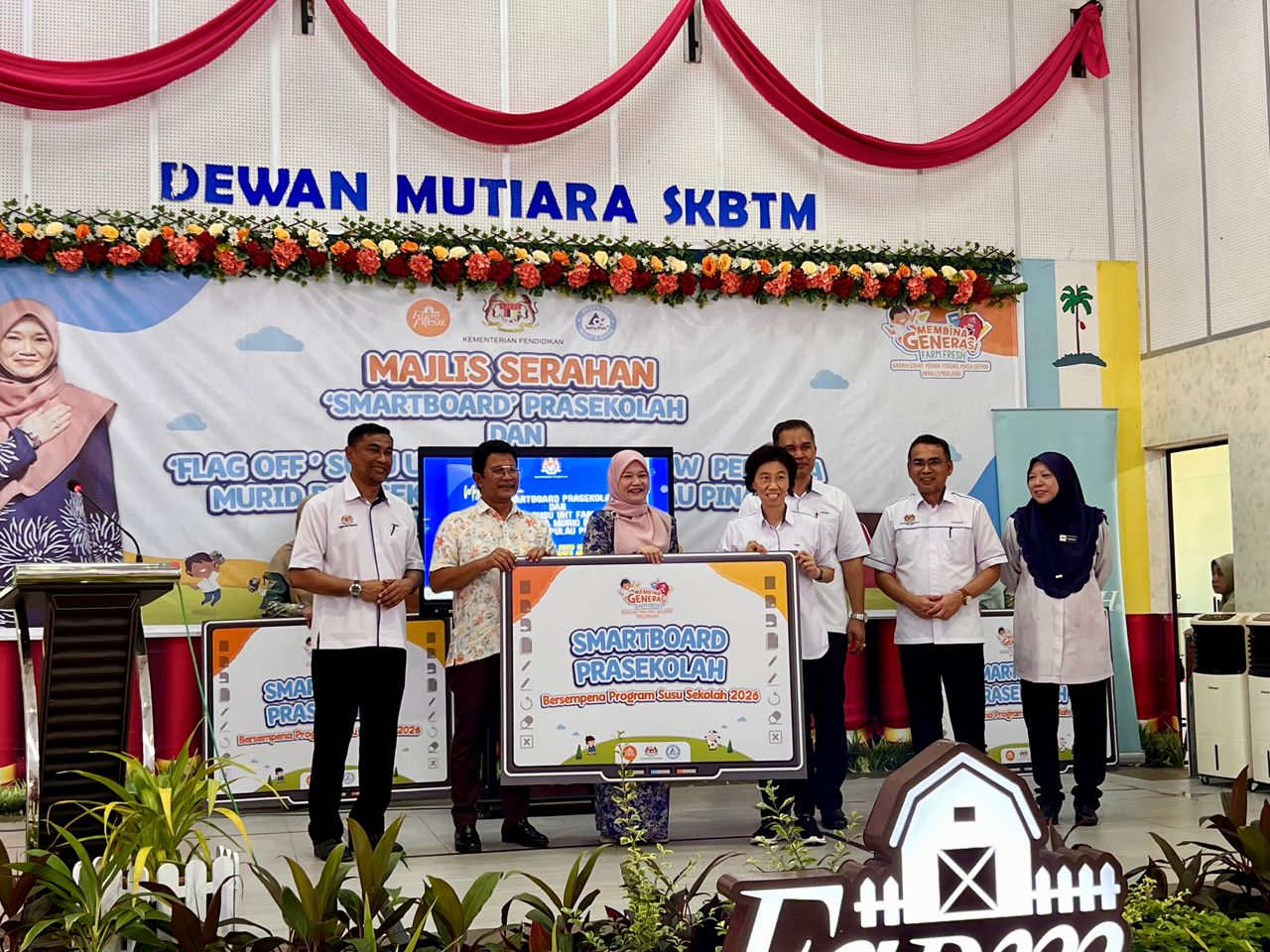 28 Prasekolah Terima Smartboard: Farm Fresh komited Modenkan PDP, Sedia Peruntukan RM210,000