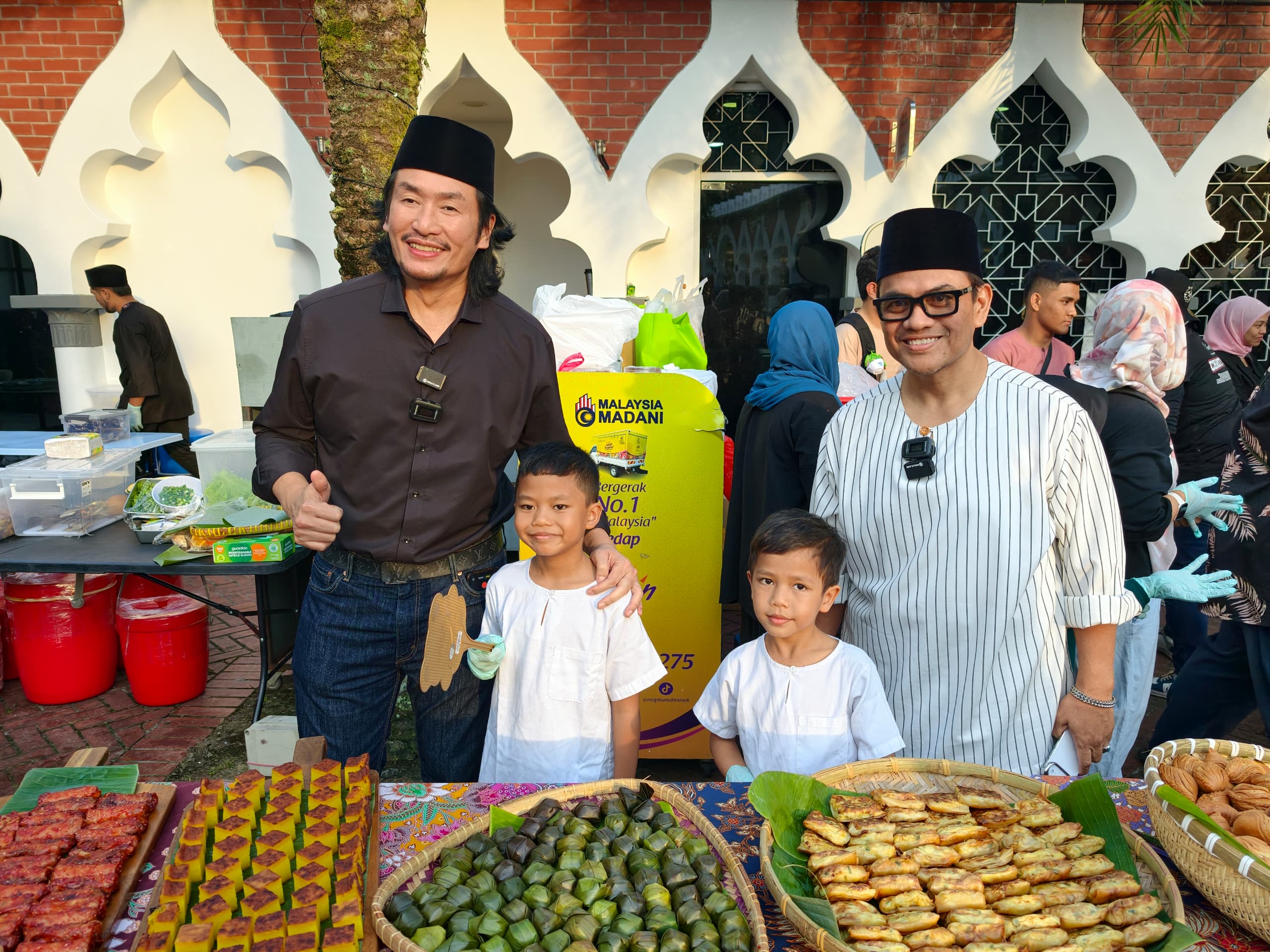 Azizan Osman, AC Mizal Turun Padang Raikan Iftar Bersama Komuniti Masjid Jamek