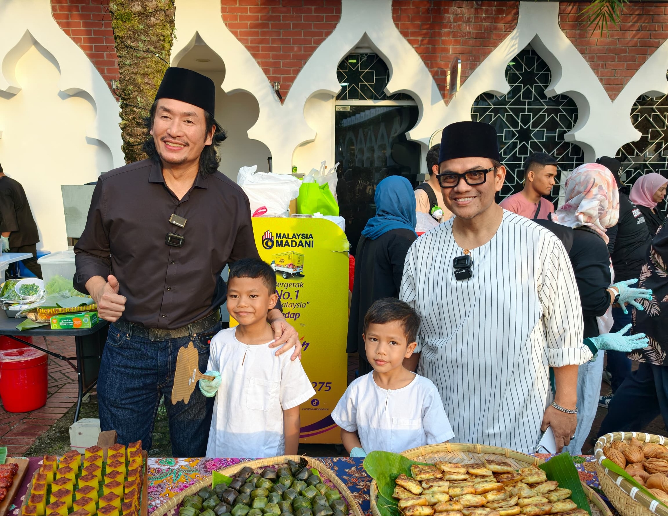 Azizan Osman, AC Mizal Turun Padang Raikan Iftar Bersama Komuniti Masjid Jamek