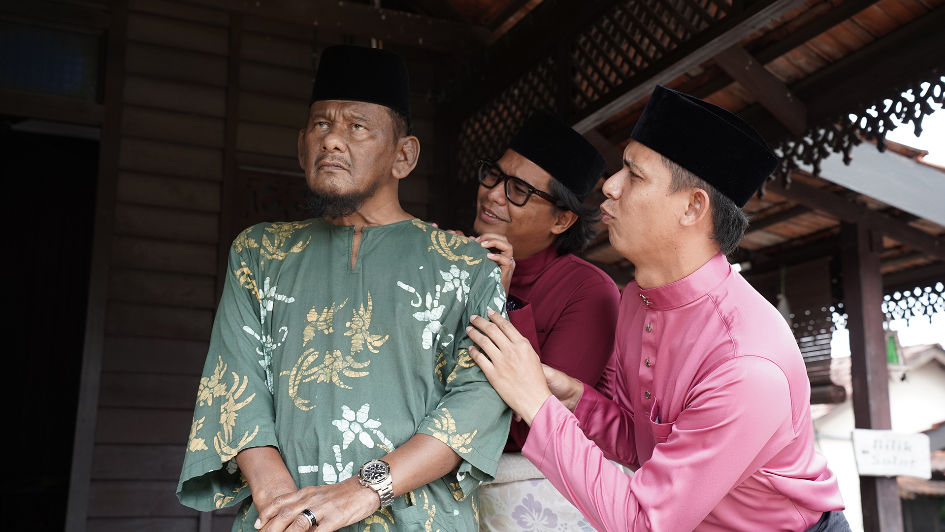 Ebby Yus, Usop Gahai, Fuad Nasir Angkat Loghat Nogori Dalam ‘Jom Balik Raya’