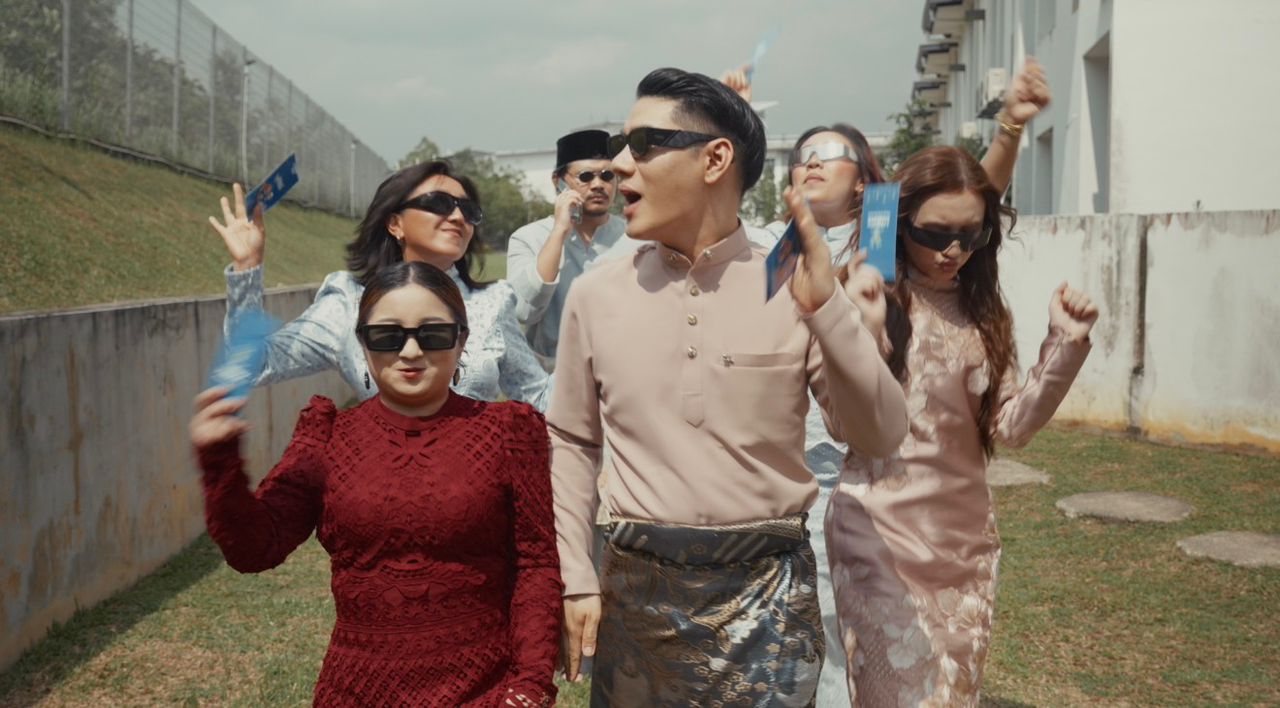 Sir Race Dedikasi ‘Bah Selamat Hari Raya’, Tampilkan Alyssa Dezek Dalam Muzik Video