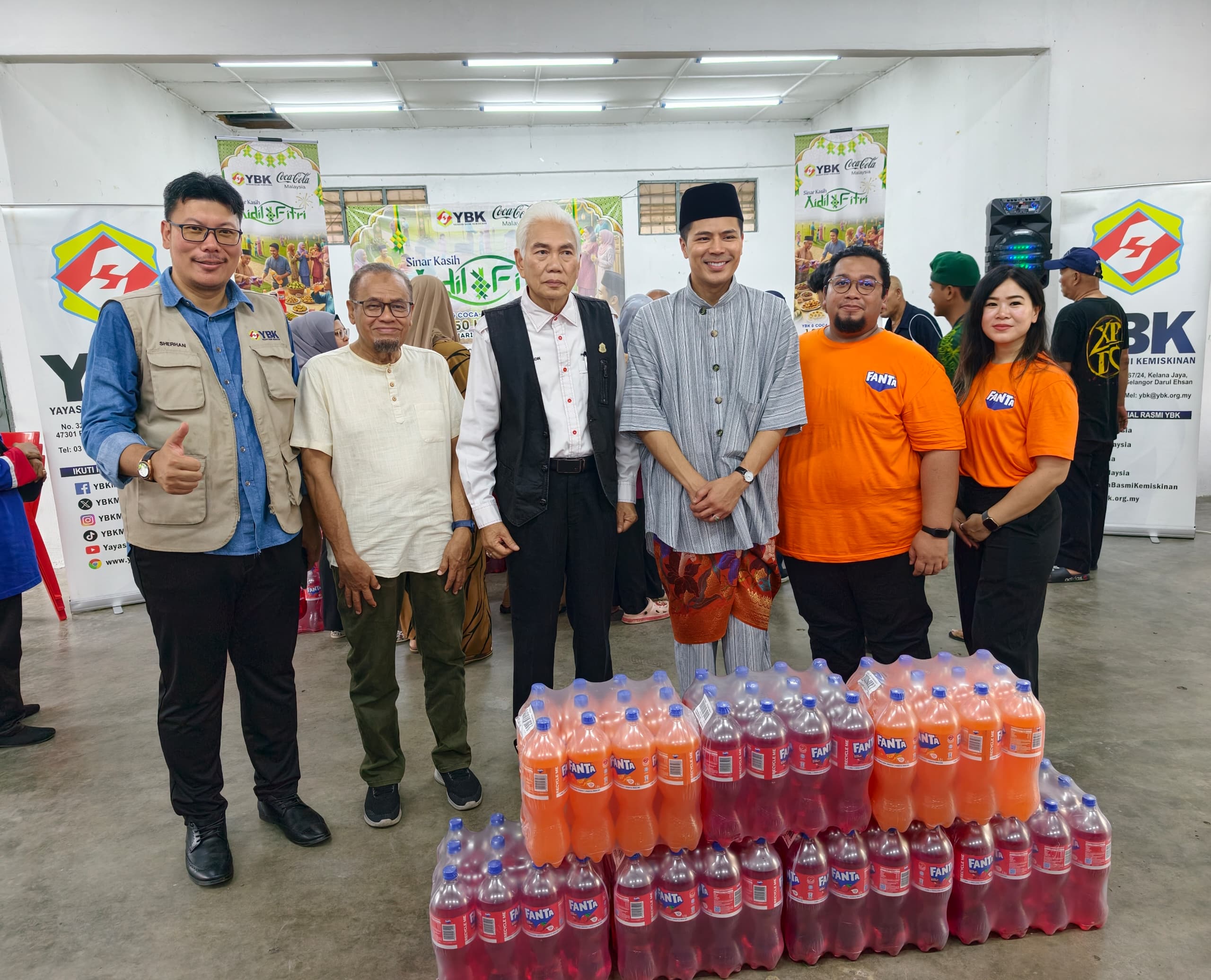 Sinar Kasih Aidilfitri: YBK, Coca-Cola Malaysia Santuni 1,000 Keluarga rai Aidilfitri