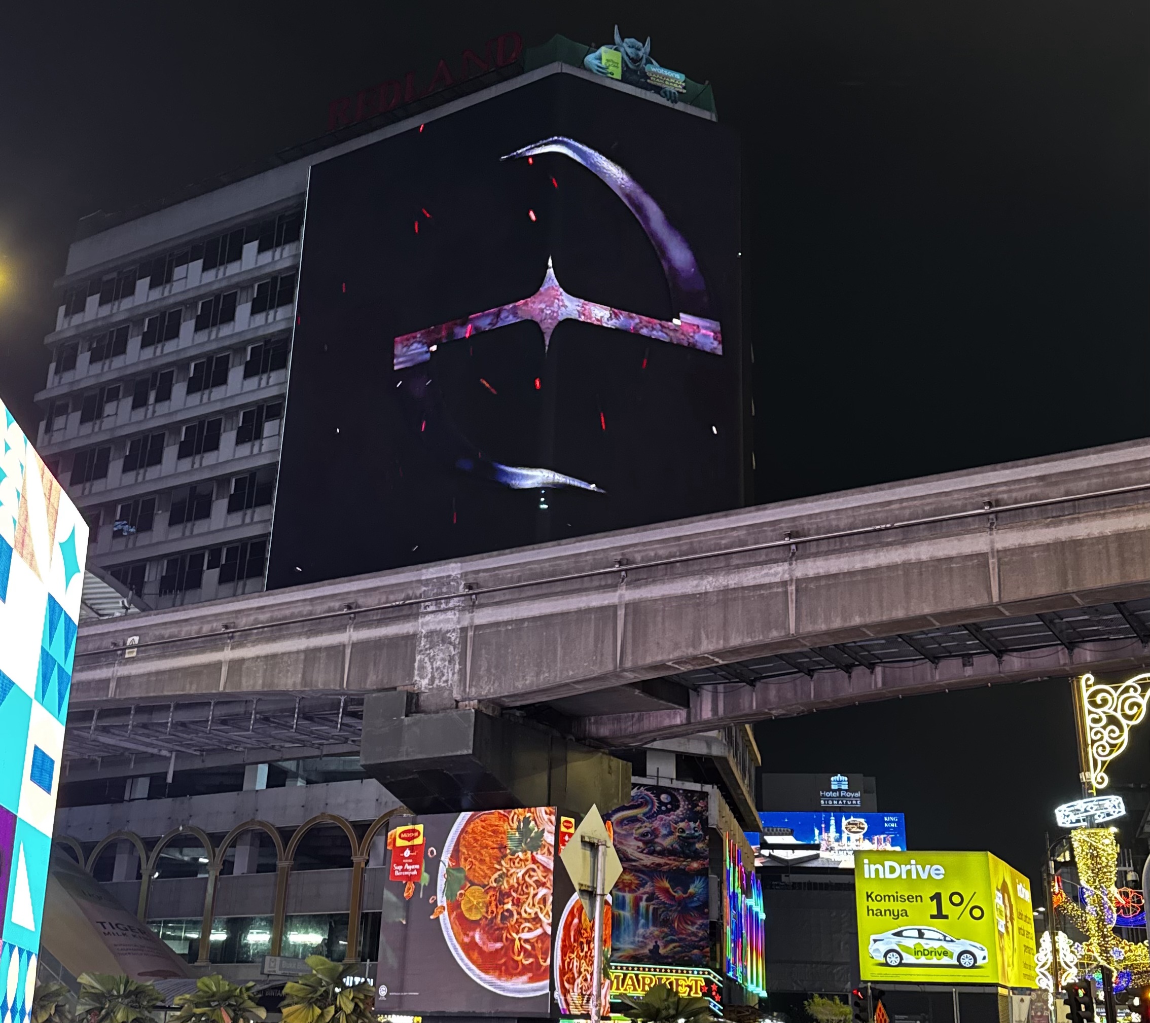 Logo ‘E’ di Bukit Bintang cetus teka-teki, Evanescence kembali ke Malaysia selepas 14 tahun?