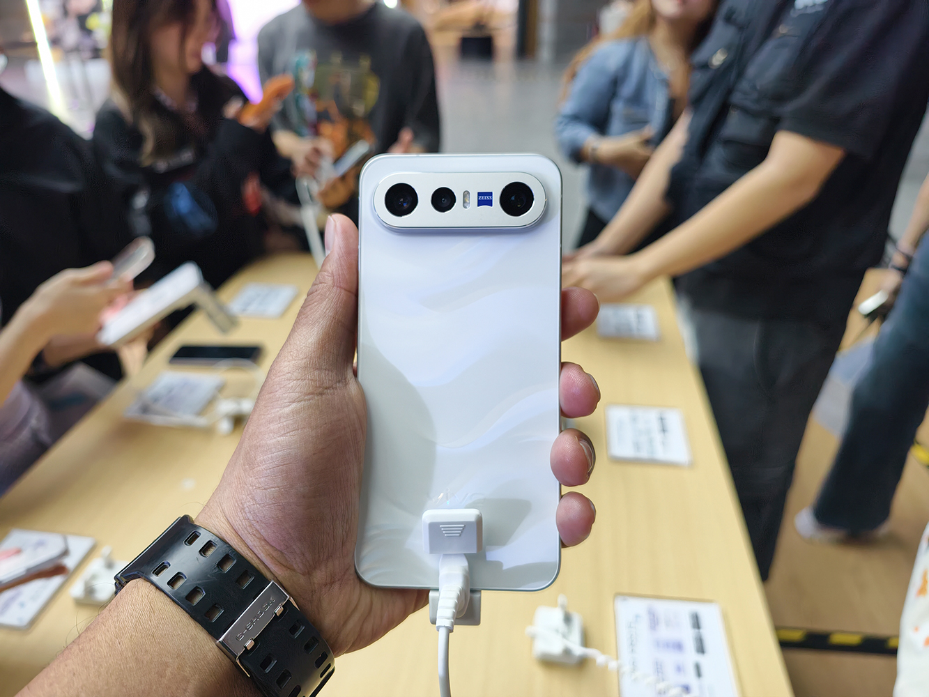 vivo X300 FE Hanya RM3,299, Telefon Flagship Kompak Dengan Teknologi Lensa ZEISS