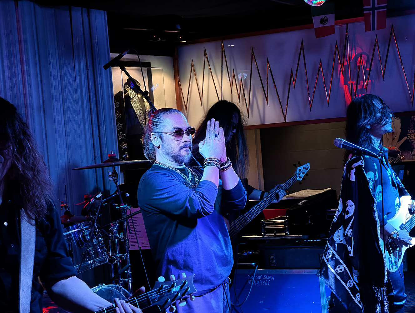 Masalah Kesihatan Tidak Menghalang Awie Jayakan 'Wings Sunday Night Live'