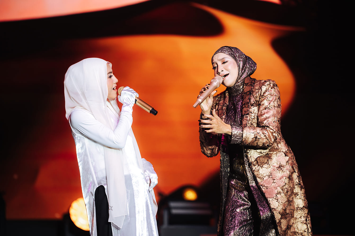Konsert Homecoming 'Sold Out', Ella Raikan Ulang Tahun Ke-60 Bersama 10,000 Peminat