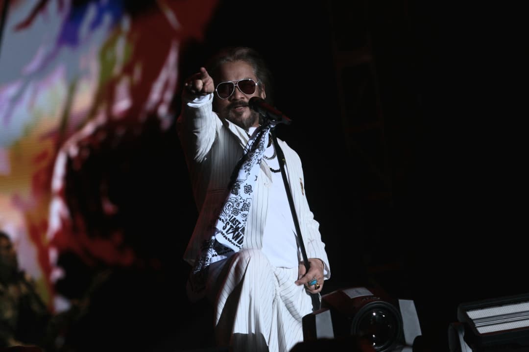 Awie 'Still Standing' Hiburkan 20,000 di Stadium Merdeka Walau Kesihatan Terjejas